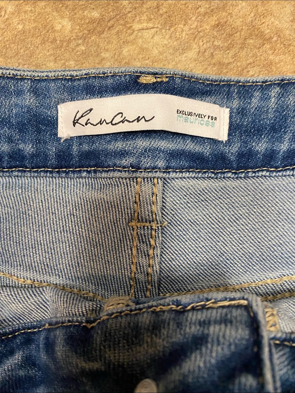 KanCan Women’s Medium Blue w/Fading Relaxed Tapered Cropped Jeans-32 Denim - Picture 2 of 11
